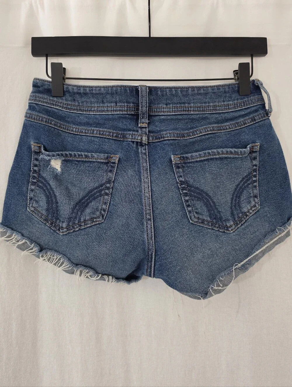 Hollister Low-Rise Boyfriend Short in Distressed Denim Blue Women's Size 25